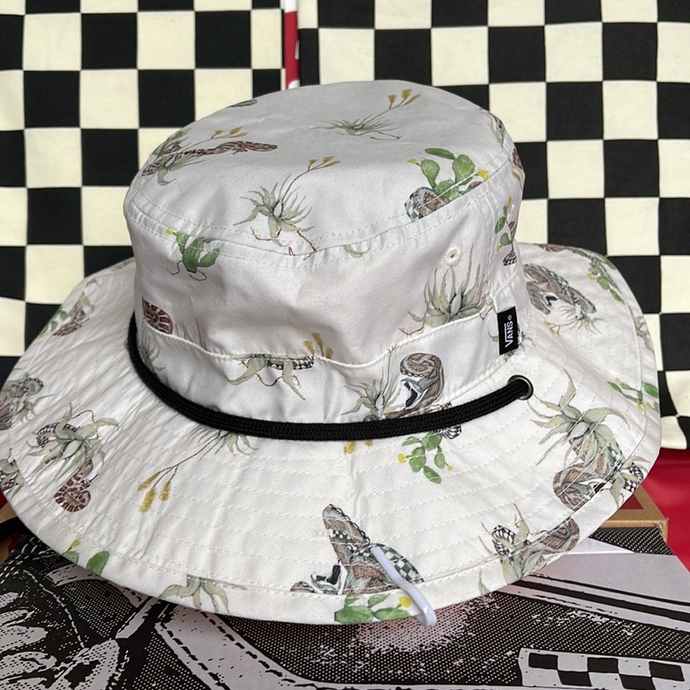 Vans BOONIE BUCKET HAT
COLOR - ANTIQUE WHITE
Desert Snake - Picture 5 of 16